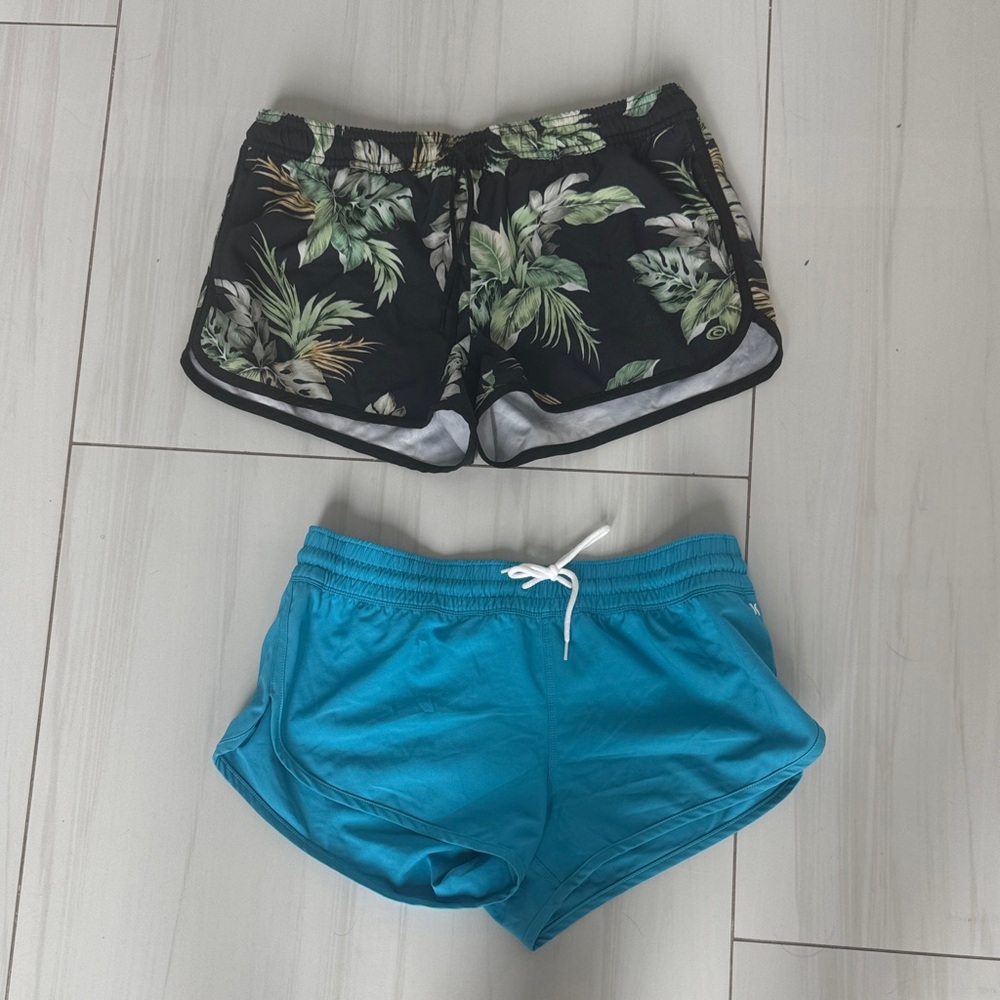 Hurley Black Floral and Blue juniors  Shorts medium
